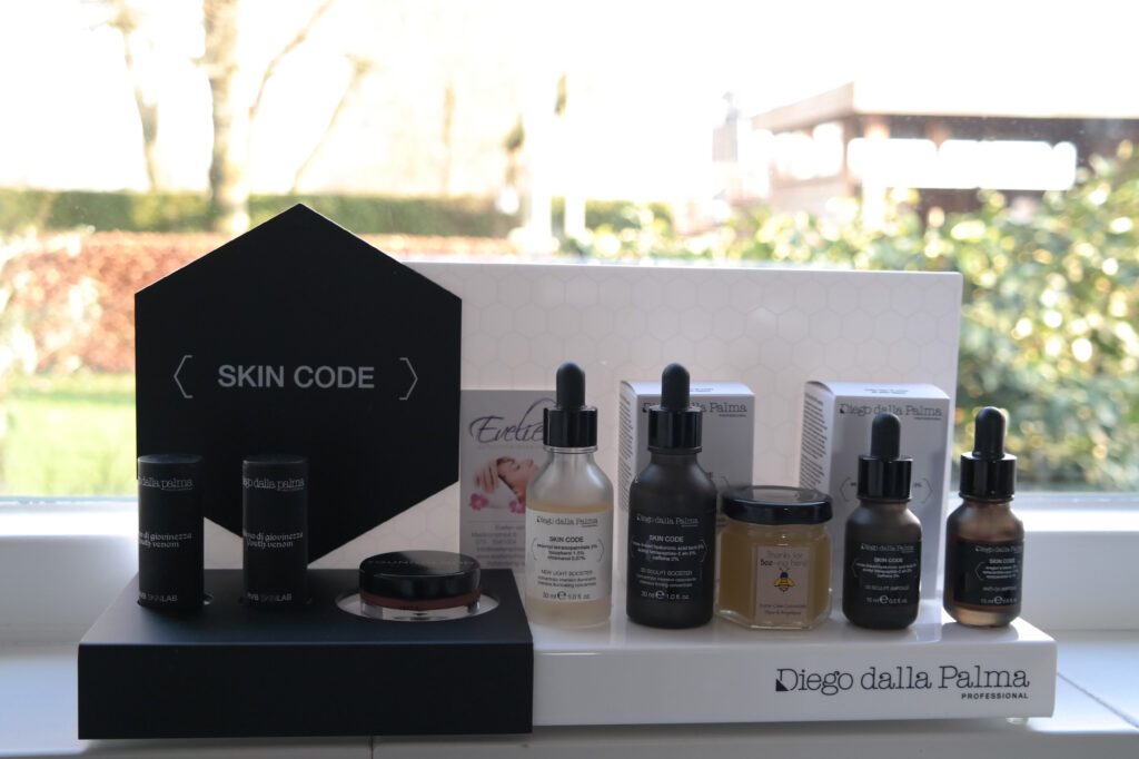Skin Code producten van Diego Dalla Palma Professional op de vensterbank van de salon